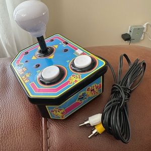 MS PAC MAN VIDEO GAME Plug directly into your TV - no game console required!